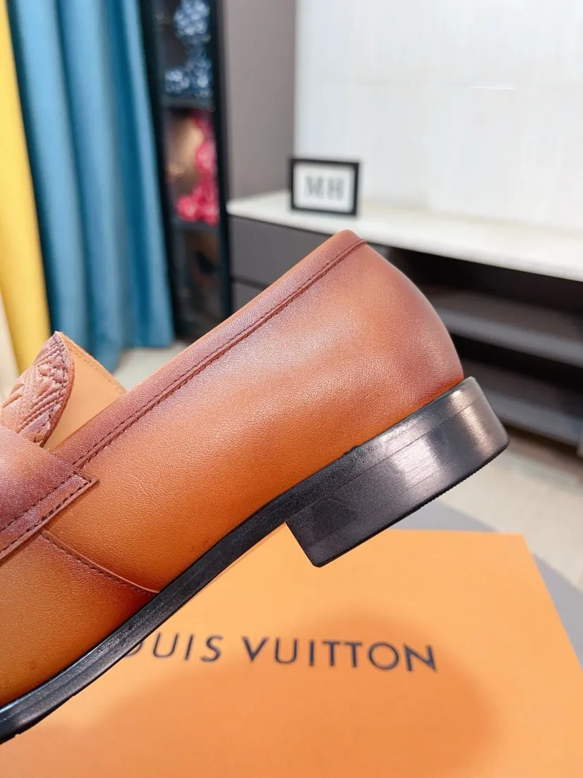 Men's men's shoes 💰500🌸🌸 [Louis Vuitton (LV)] High-end business formal leather shoes 🍀 luxurious and elegant style, both practicality and style, professional focus on details and quality, counter original 1⃣️: 1⃣️ ultra-accurate reproduction 👍🏻! Material: The upper is made of imported original calfskin➕imported Italian cowhide leather. Original anti-slip and wear-resistant outsole! Code number: 38--44 (45 customized)